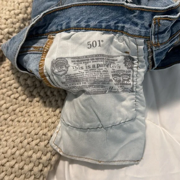 NWOT Levi’s 501 Jean Shorts Size 24 - Picture 4 of 5